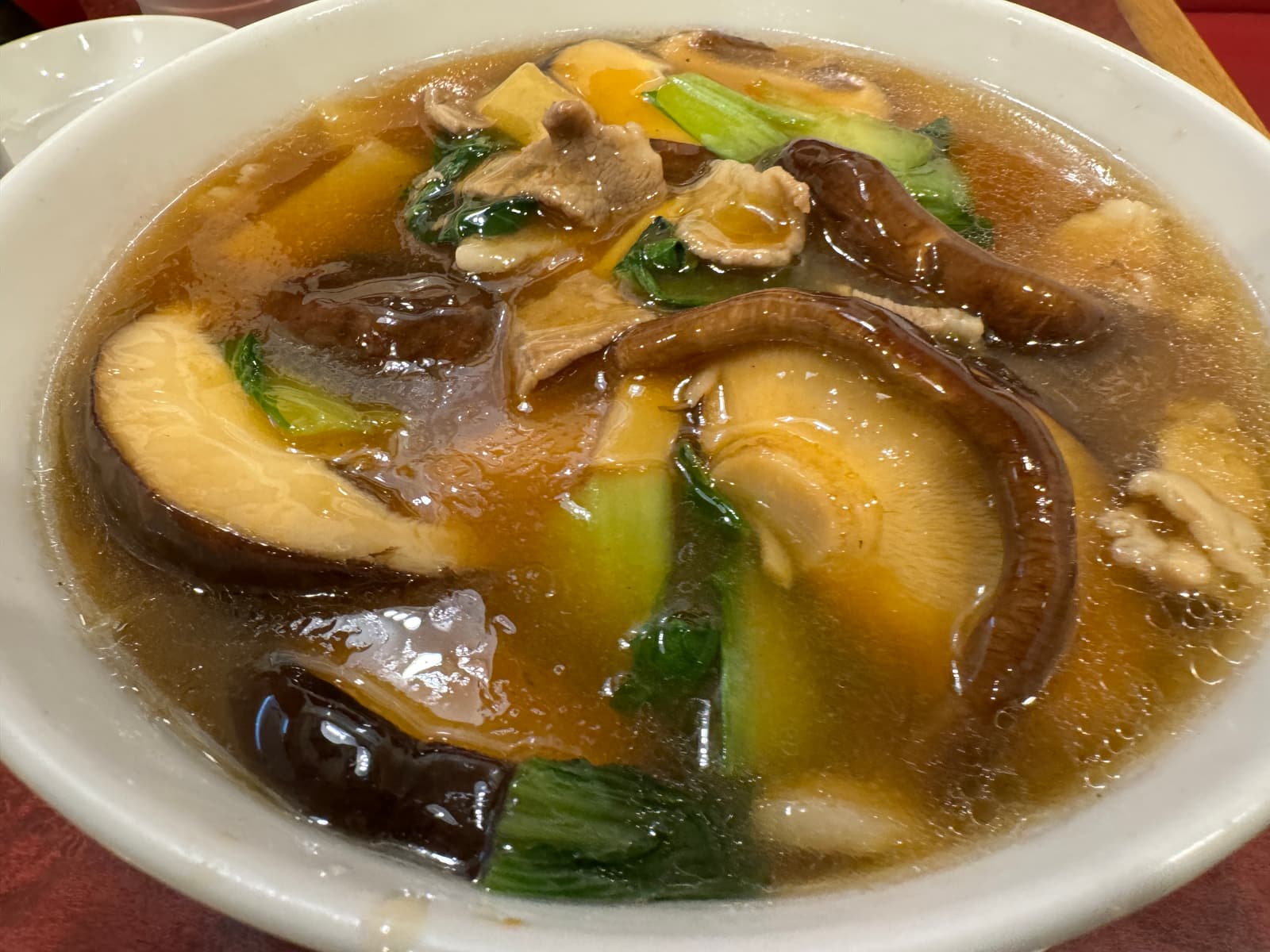 中野坂上の中華料理店で食べたラーメン。仕事帰りの一食として使いやすい街の外食感が伝わる写真。
